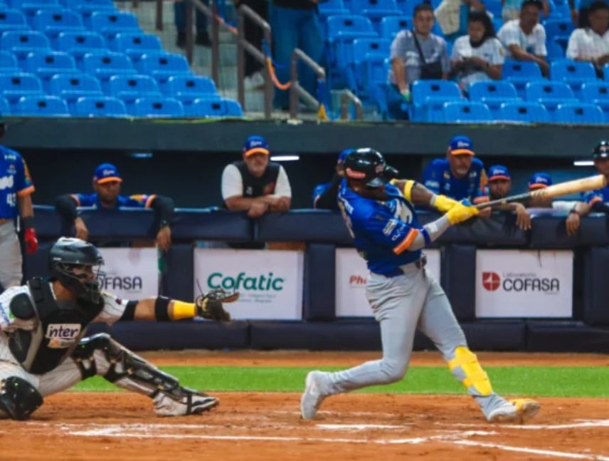 Tigres de Aragua derrotó 9-8 a Leones del Caracas en el Estadio Monumental Simón Bolívar.