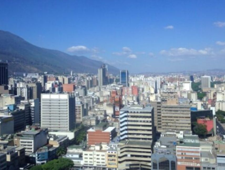 Aumento de la demanda de viviendas en Venezuela tras los terremotos y medidas para impulsar el financiamiento inmobiliario.
