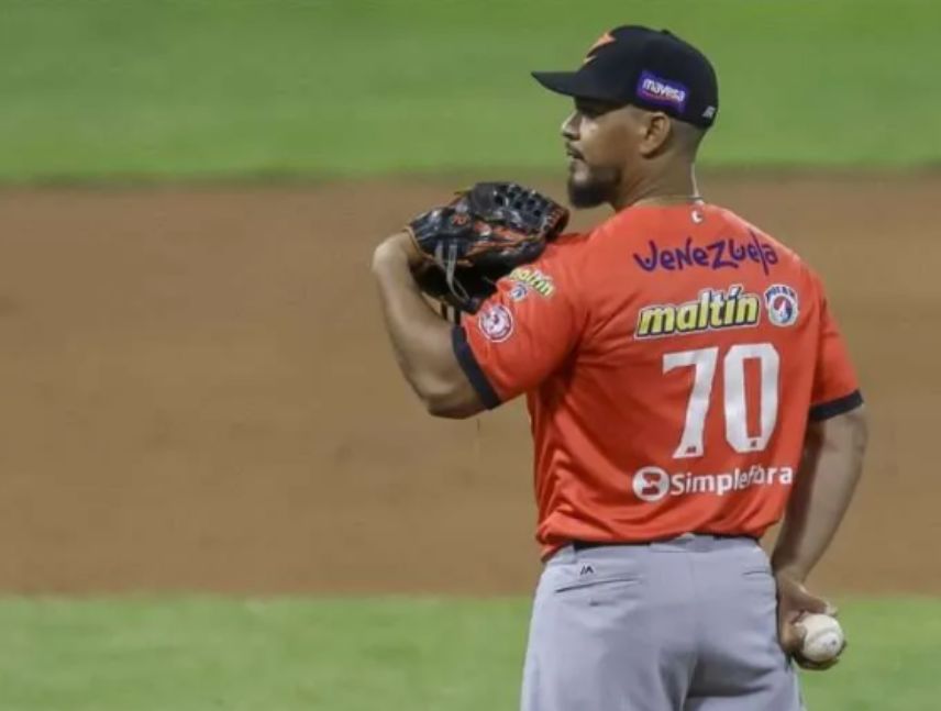 Cambio entre Tiburones de La Guaira y Águilas del Zulia por cinco lanzadores derechos de la LVBP.