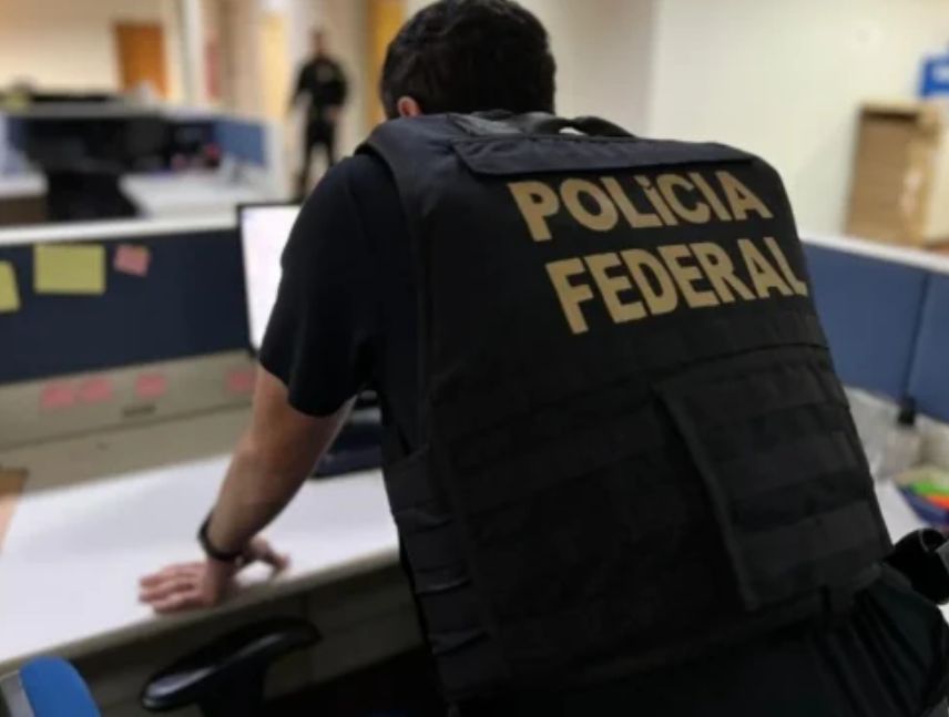 Flávio Bolsonaro, senador brasileño investigado por un posible viaje al exterior a través de Argentina.