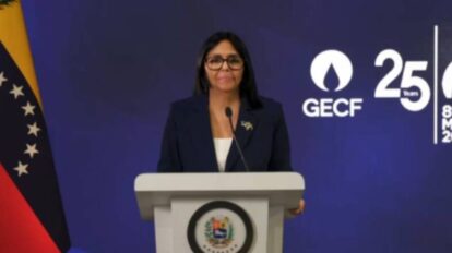Delcy Rodríguez durante su intervención sobre las reservas de gas natural de Venezuela en un foro internacional.