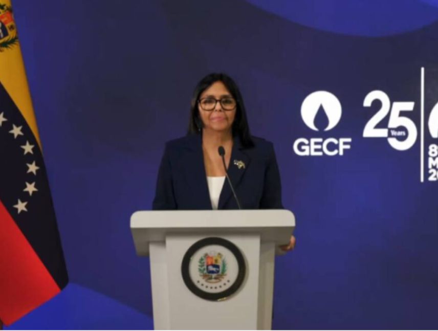 Delcy Rodríguez durante su intervención sobre las reservas de gas natural de Venezuela en un foro internacional.