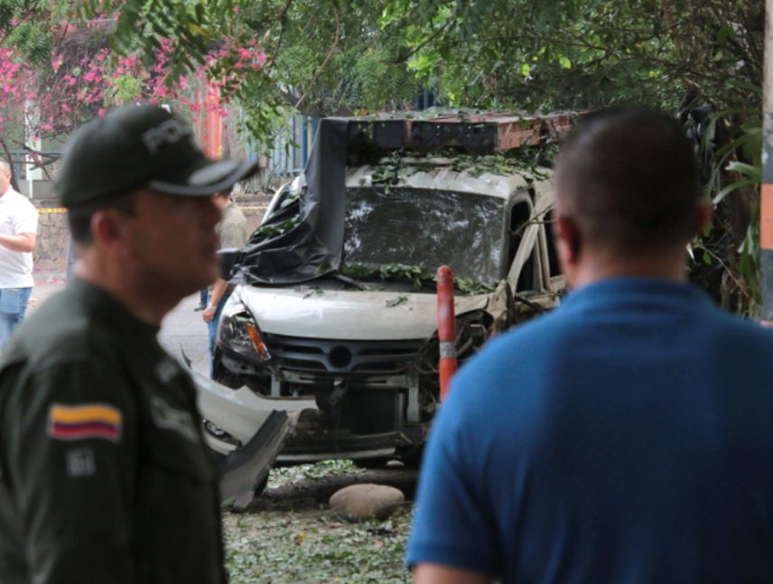 Daños materiales tras la explosión registrada cerca del puente internacional Francisco de Paula Santander, en Cúcuta.