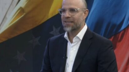 Román Maniglia anuncia una aplicación gratuita del Seniat para la facturación electrónica en Venezuela.