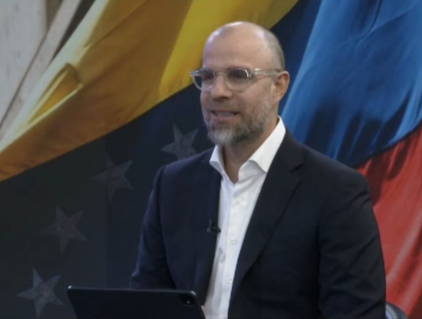 Román Maniglia anuncia una aplicación gratuita del Seniat para la facturación electrónica en Venezuela.