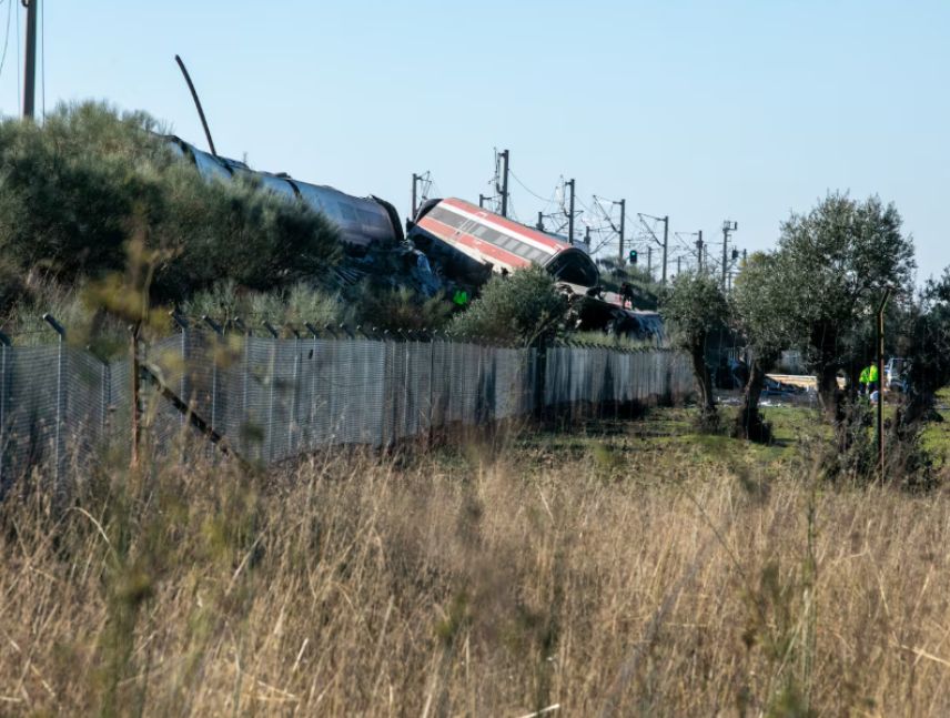 Accidente ferroviario en Toledo tras el choque de dos trenes de alta velocidad en España.