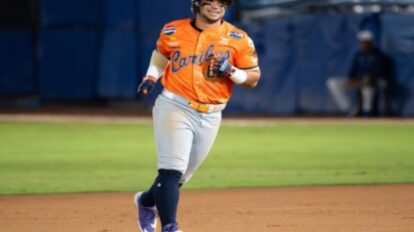 Caribes de Anzoátegui celebra su victoria 10-6 ante Águilas del Zulia en la Liga Venezolana de Béisbol Profesional.