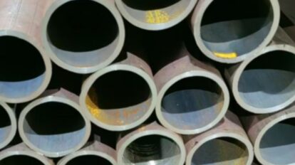 Plantas industriales de tuberías y válvulas cuya reactivación propone un consorcio privado en Venezuela.