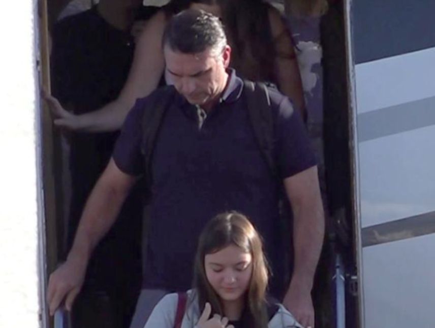 Flávio Bolsonaro llega a Miami, Estados Unidos, acompañado de su familia tras las elecciones presidenciales de Brasil.