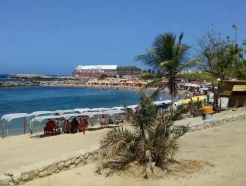 Reapertura de playas en La Guaira a partir del 31 de octubre con nuevas normas para prestadores de servicios turísticos.