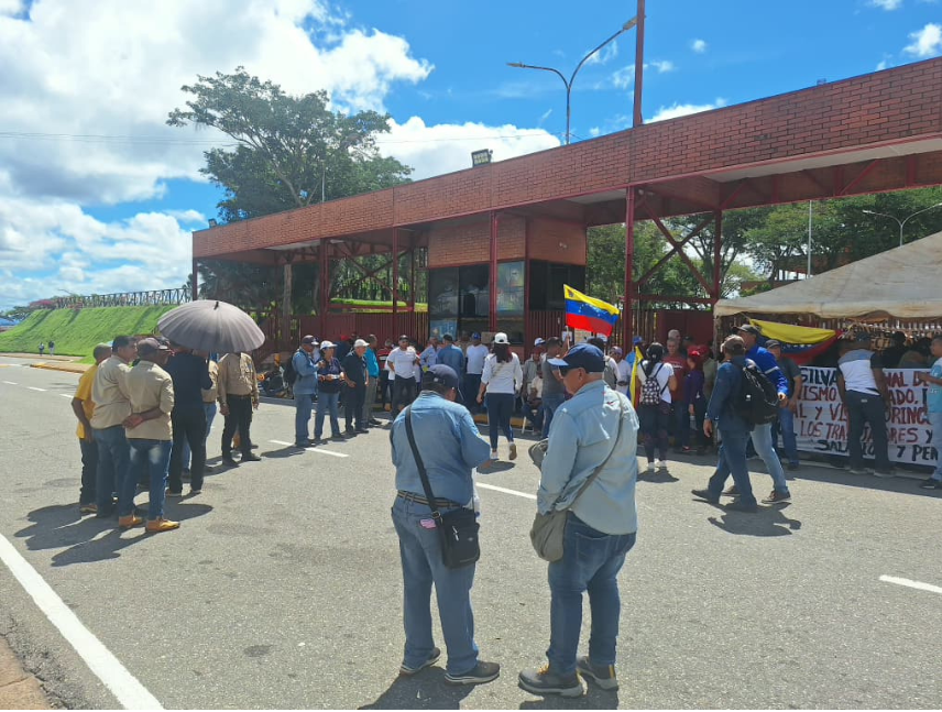 reunión entre trabajadores y cvg