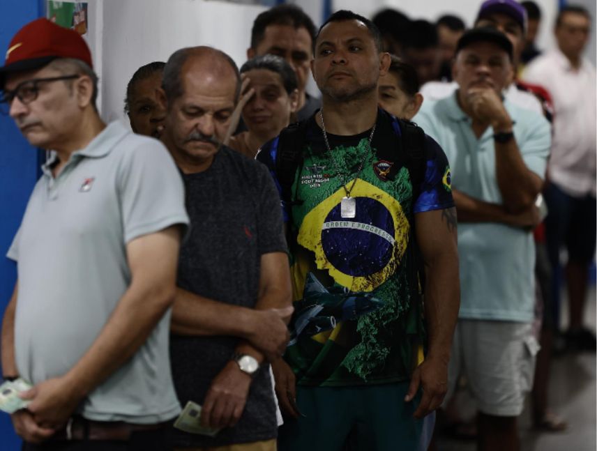 Brasileros acudieron desde temprano a votar en las elecciones presidenciales de Brasil 2026