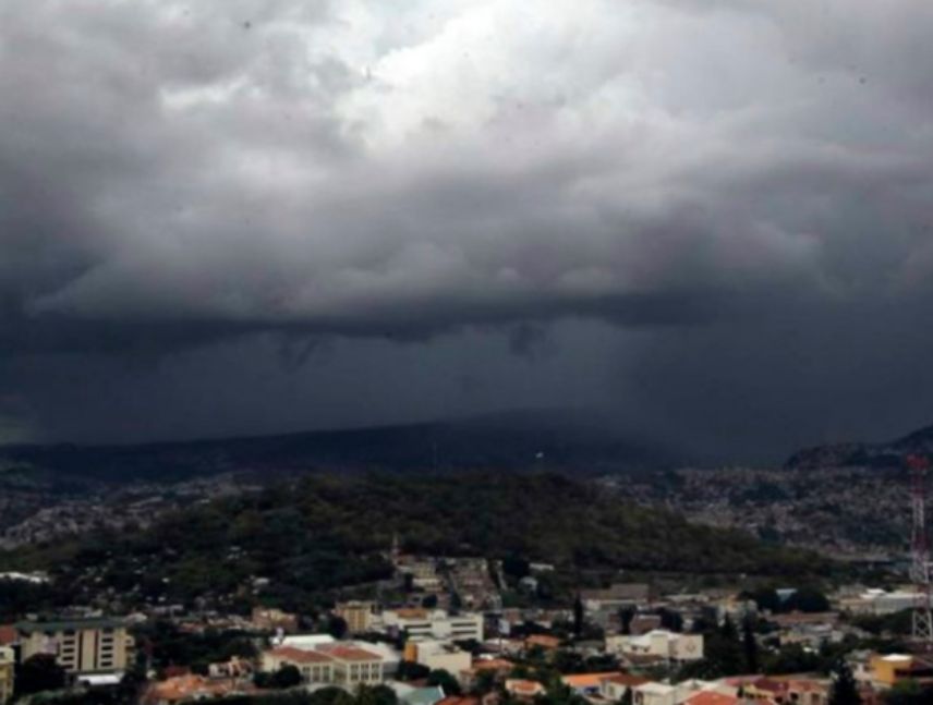 Lluvias con descargas eléctricas previstas por el Inameh para este domingo por el cordonazo de San Francisco