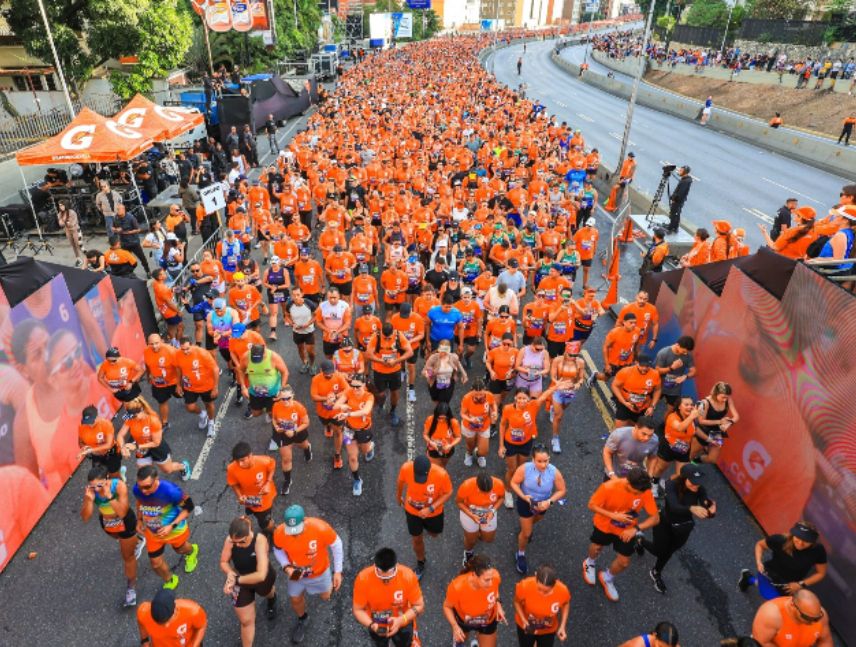Corredores participan en la XXV edición de la Gatorade Caracas Rock en Caracas