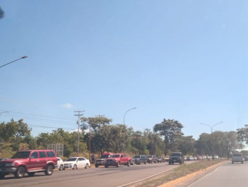 colas para surtir gasolina en Puerto Ordaz