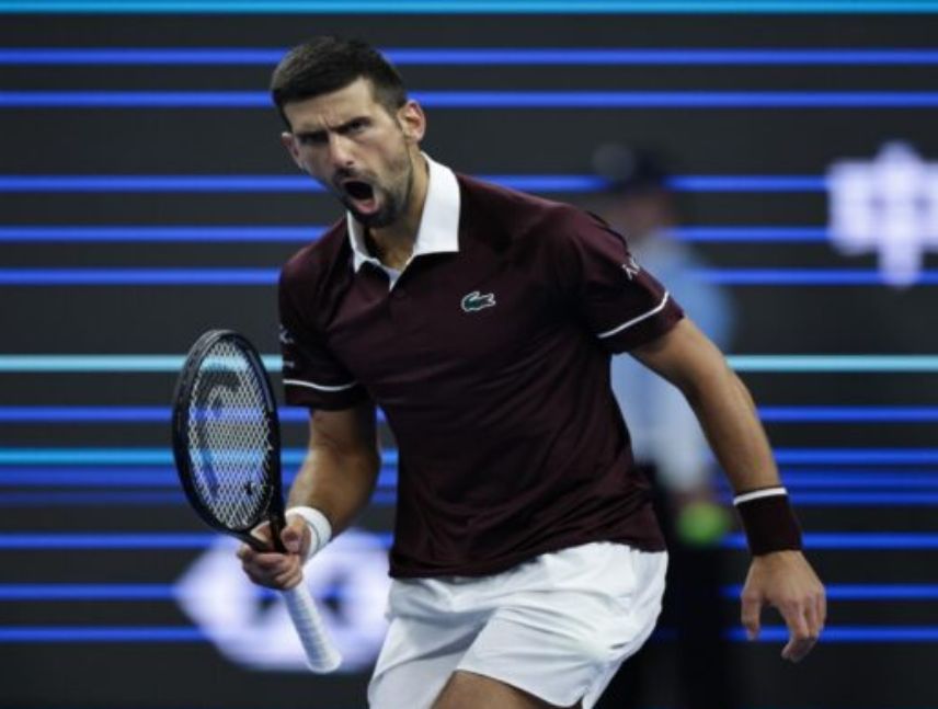Novak Djokovic celebra su victoria ante Alexander Zverev en el torneo de Pekín
