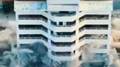 Demolición controlada de Residencias Medusa afectada por los sismos en La Guaira