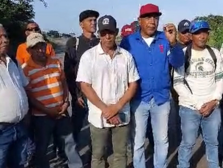 Trabajadores trancaron autopista y convocan a marchar a Miraflores