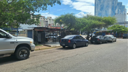 colas para surtir gasolina