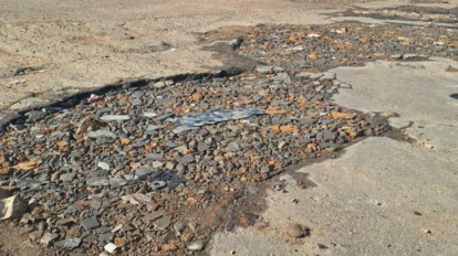 denuncian deterioro vial en carrera Ventuari