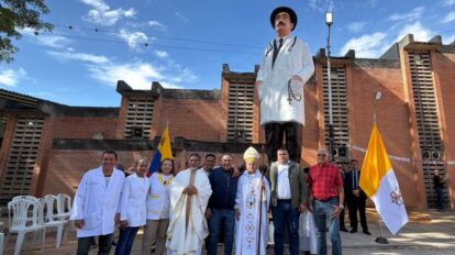 inauguran estatua de josé gregorio hernández