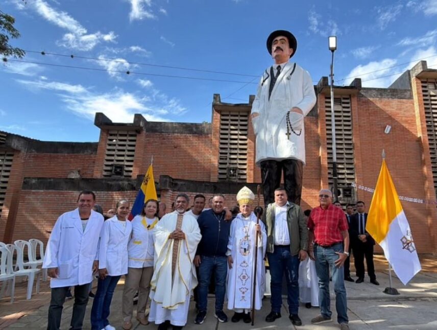 inauguran estatua de josé gregorio hernández