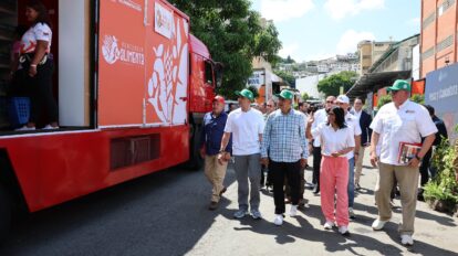La mandataria visitó a productores nacionales.