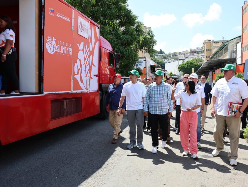 La mandataria visitó a productores nacionales.