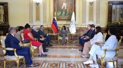 Delcy Rodríguez se reúne con directivos del Centro Caribe Sports en Caracas