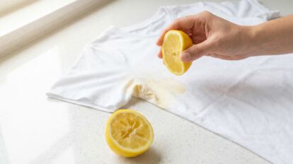 Jugo de limón para la ropa