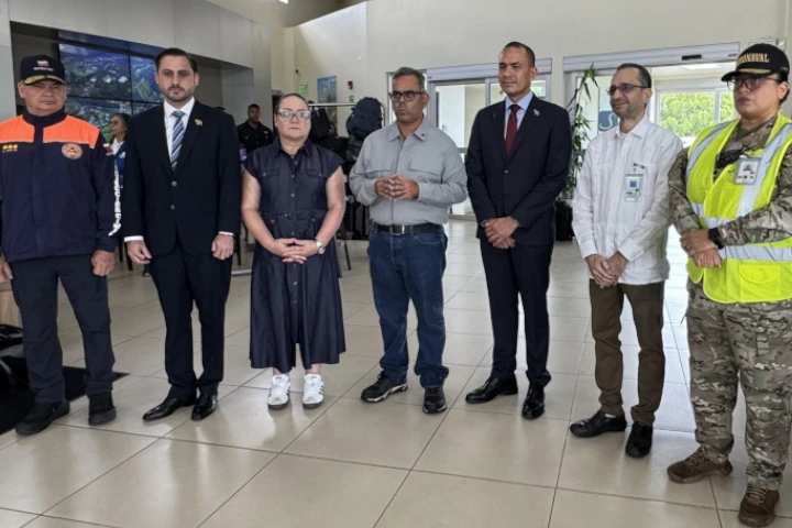 Ministros Luis Villegas y Sergio Lotartaro llegan a Panamá para ayudar tras el terremoto