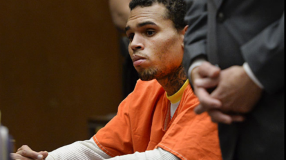 Condenan a Chris Brown a ocho meses de cárcel