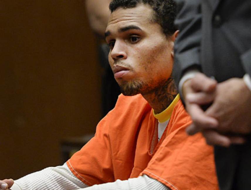 Condenan a Chris Brown a ocho meses de cárcel