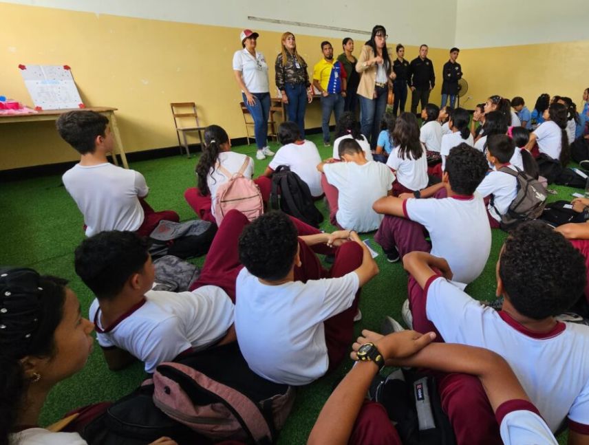 Cmdnna Caroní orienta a estudiantes sobre uso seguro de tecnología