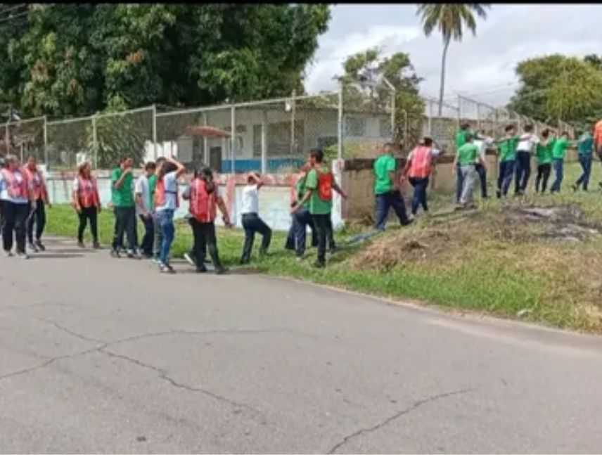 Realizan simulacro de desalojo en escuela del municipio Caroní