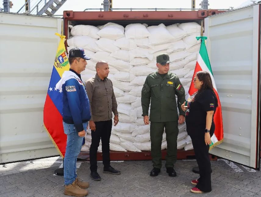 Llega cargamento de 55 toneladas de ayuda humanitaria desde Surinam