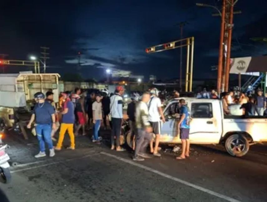 Reportan choque entre camionetas en la avenida Cisneros de San Félix