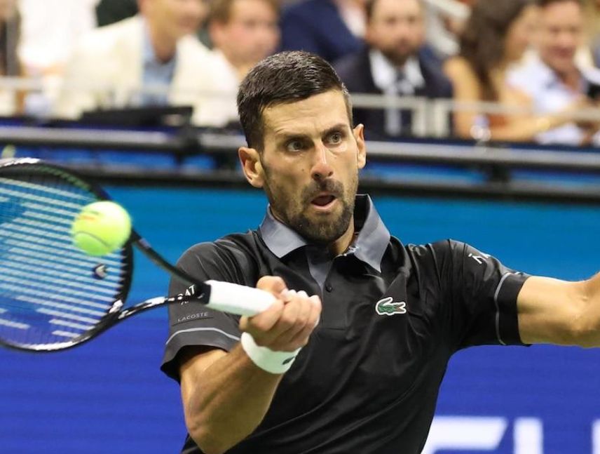 Djokovic busca su título 102 tras descalificación de Medvedev