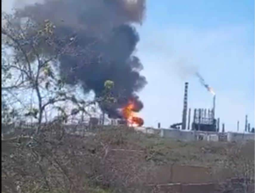 Reportan incendio en la refinería Cardón del estado Falcón