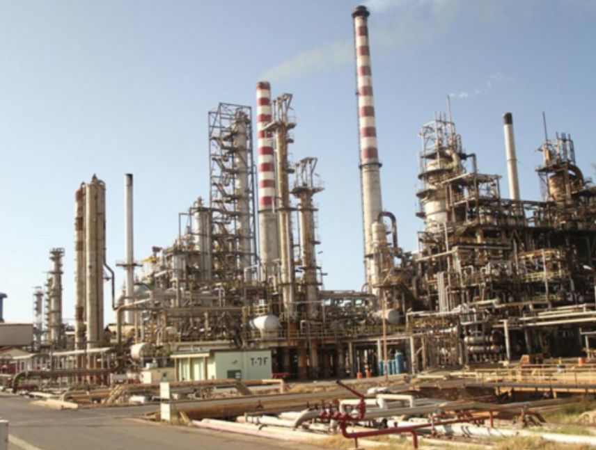 Refinería Cardón paraliza operaciones tras el incendio
