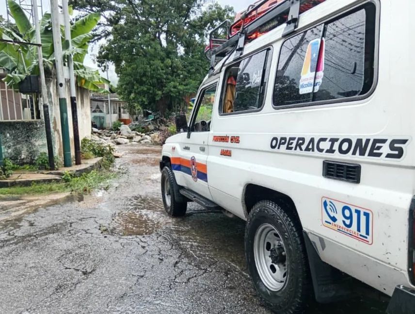 Lluvias causan desborde de la laguna Las Mayas en Aragua