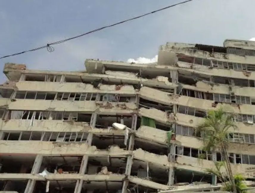 Hallan dos cuerpos en Residencias Caribe de La Guaira