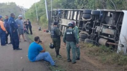 Accidente de autobús deja 13 lesionados en Falcón