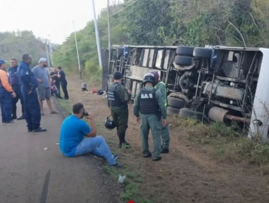 Accidente de autobús deja 13 lesionados en Falcón
