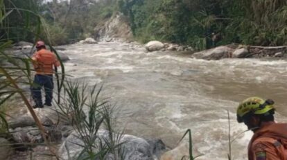 Continúa búsqueda de mujer arrastrada por un río en Mérida