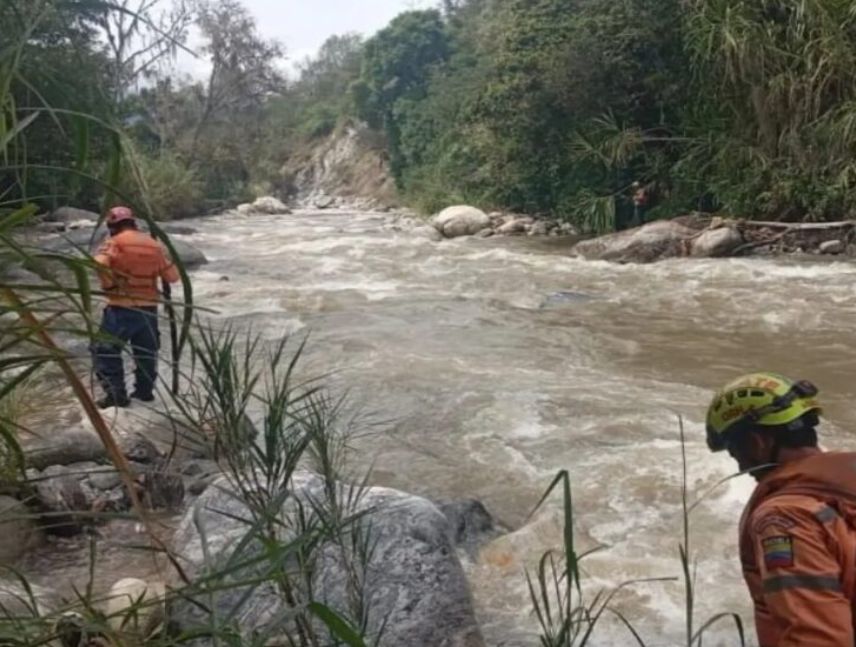 Continúa búsqueda de mujer arrastrada por un río en Mérida