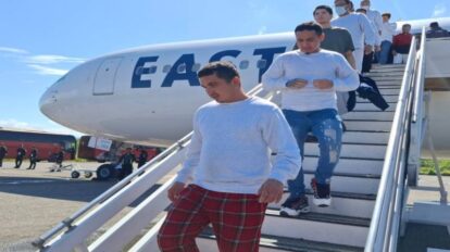 Arriban dos vuelos con 370 venezolanos desde EEUU