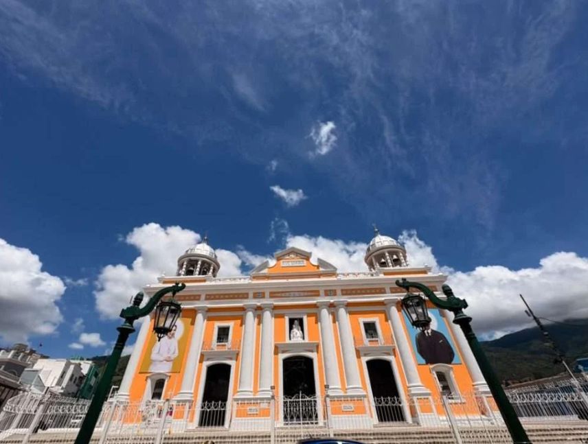 Reabren la iglesia de la Divina Pastora