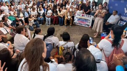 Machado se reúne con familiares de presos políticos en Venezuela