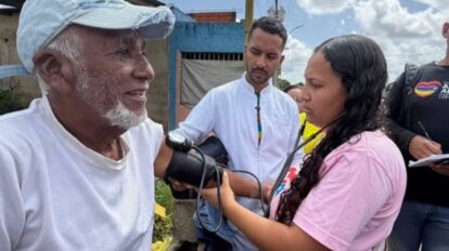 Anuncian despliegue médico para atender a abuelos casa por casa